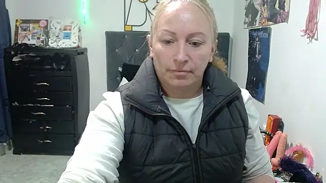 emperabigbootybigass online show from May 4, 12:20 pm