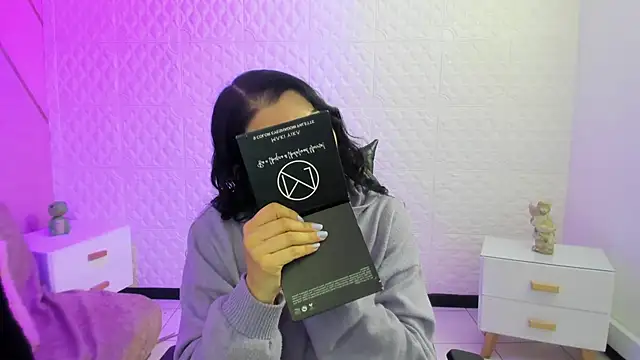 Violetaa diazz online show from March 10, 9:08 pm