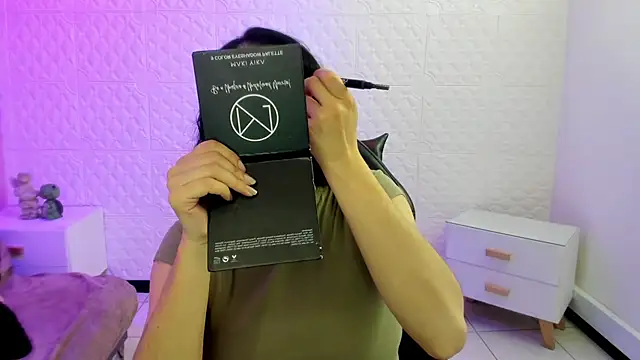 Violetaa diazz online show from March 18, 9:20 pm