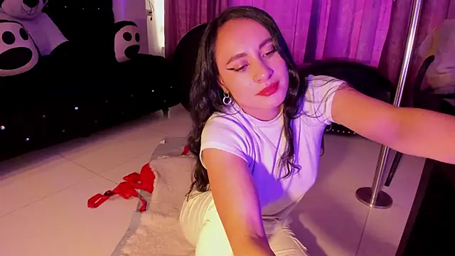 Coral Gibson online show from July 1, 2:27 pm