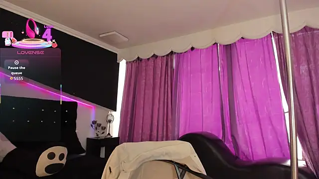 Coral Gibson online show from January 13, 2:54 pm