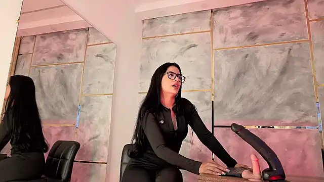 Ellaochoa online show from February 2, 11:42 am