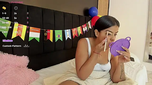 sweetsofia18 online show from June 20, 12:03 am