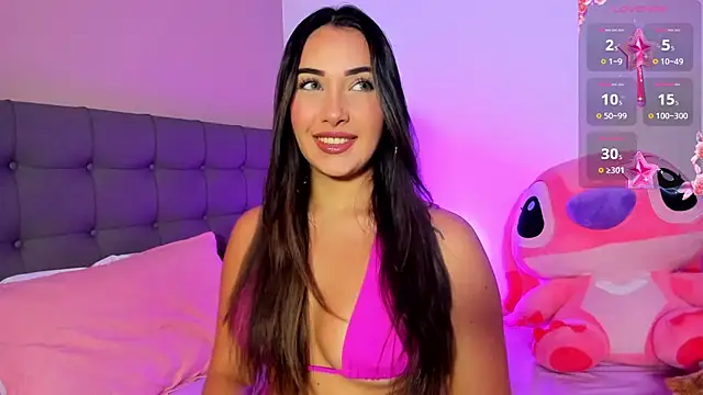 Snapshot of charlotte_james0 chatting on October 10, 1:10 am charlotte james0 online show from October 10, 1:10 am