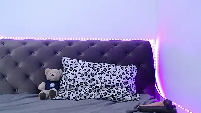 TiffanyPeretz online show from October 14, 6:43 pm