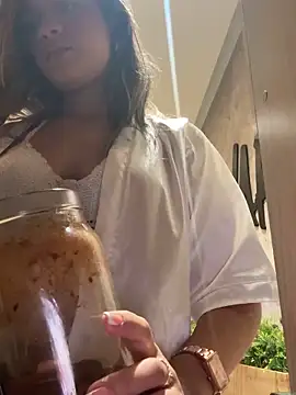 Alisha-Bond online show from October 28, 7:08 pm