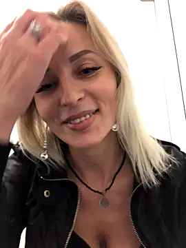 Snapshot of Diamond_Bunny_ chatting on September 13, 3:31 pm Diamond Bunny online show from September 13, 3:31 pm