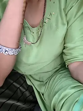 Snapshot of kaveerpooja947 chatting on October 12, 4:53 pm kaveerpooja947 online show from October 12, 4:53 pm