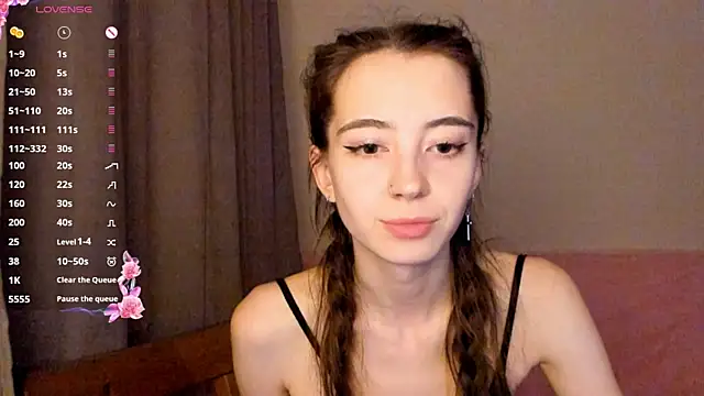 EvaBradley online show from November 15, 7:15 pm