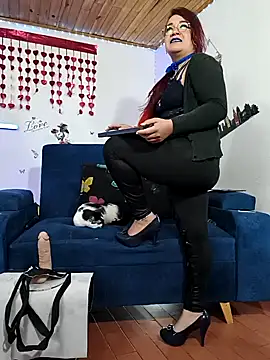 keila j online show from September 12, 10:02 am