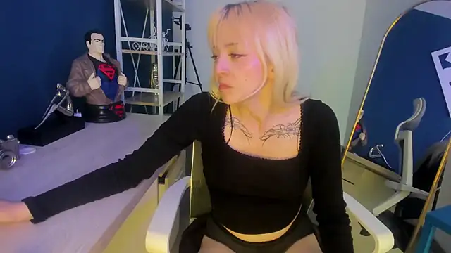 Snapshot of Cloe_five chatting on October 4, 4:44 pm Cloe five online show from October 4, 4:44 pm
