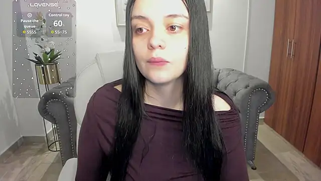 Snapshot of Bella-hadiid chatting on October 1, 11:15 am Bella-hadiid online show from October 1, 11:15 am
