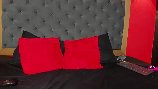 YayaHilton online show from September 26, 4:54 am