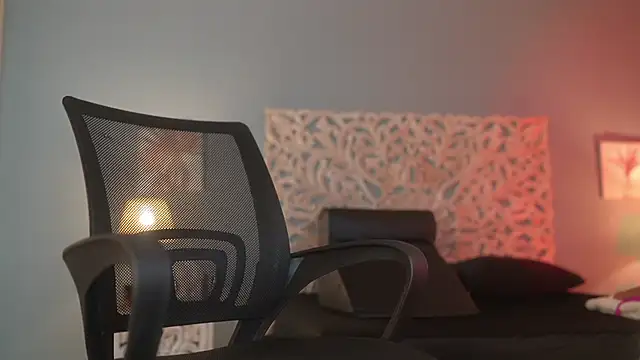 lupeebony online show from November 28, 8:01 pm