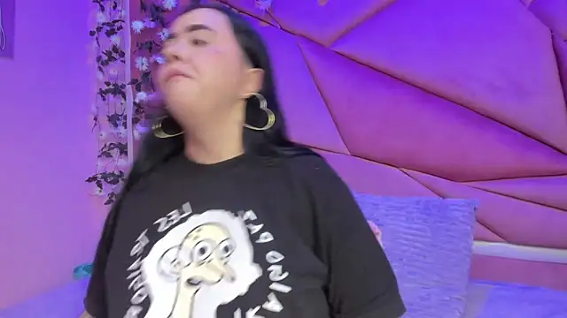 Victoria Rossy online show from December 2, 7:49 pm