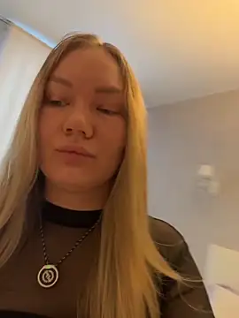 LianaCruz   online show from December 14, 7:03 am