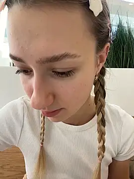 Lia  Love online show from November 4, 12:21 pm