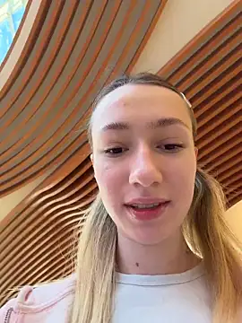 Lia  Love online show from December 14, 9:04 am