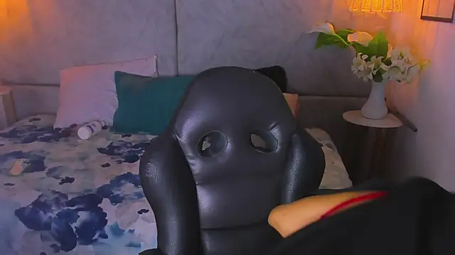 naomiii   online show from October 23, 12:00 pm