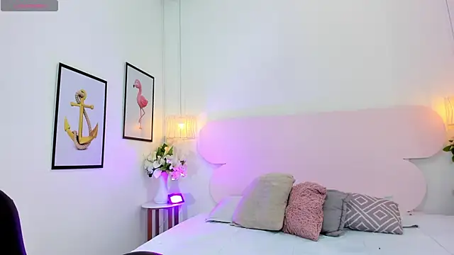 Snapshot of naomiii__ chatting on September 27, 12:01 pm naomiii online show from September 27, 12:01 pm