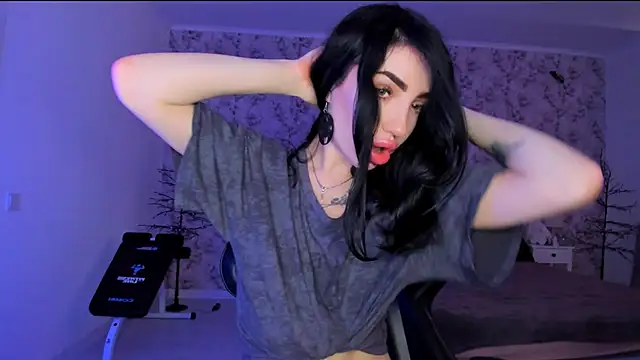 NancyLovee  online show from June 7, 3:30 pm