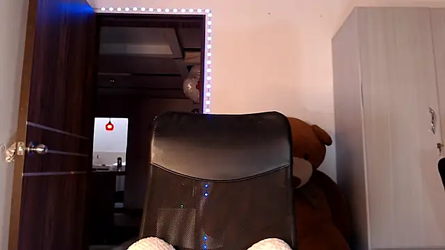 mistressbigcock777 online show from May 3, 12:30 pm