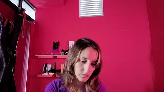 Ambar Roux  online show from December 15, 1:49 pm