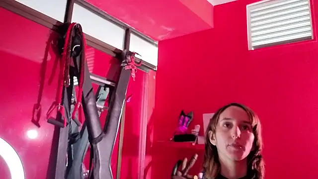 Ambar Roux  online show from February 5, 12:52 pm