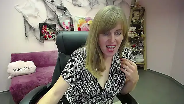 Snapshot of Hot_Milady chatting on October 10, 8:19 am Hot Milady online show from October 10, 8:19 am