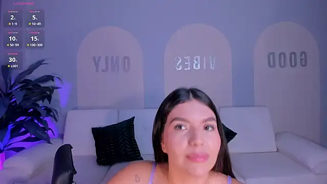 ValeriaRoldanX online show from June 24, 12:15 pm