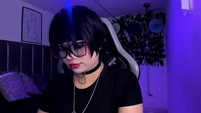 Kitty Gang online show from May 1, 1:20 am