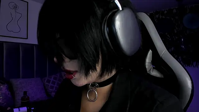 Kitty Gang online show from June 18, 1:51 am