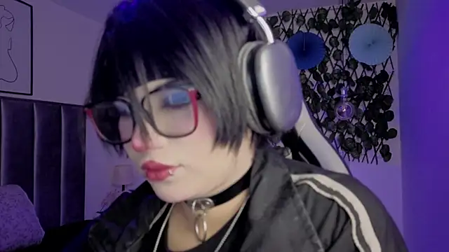 Kitty Gang online show from April 30, 1:22 am