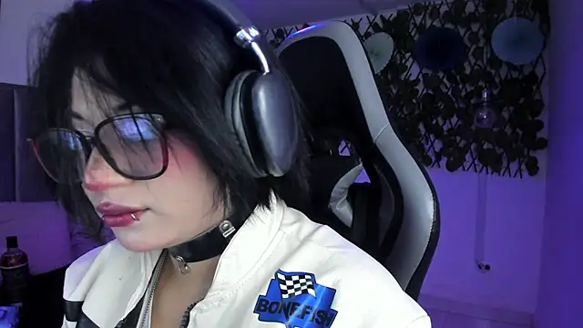 Kitty Gang online show from July 11, 1:05 am