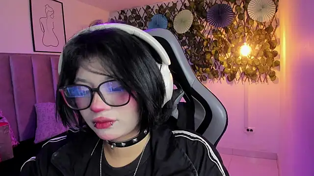 Kitty Gang online show from August 6, 2:07 am