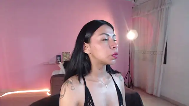selene gils online show from June 18, 7:08 pm