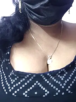 mallu-sumi online show from February 28, 7:02 pm