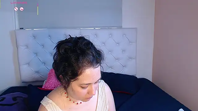 May Carlier online show from March 6, 8:15 pm