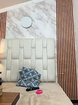 Emily Trujillo online show from November 18, 7:04 pm