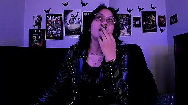 lilith-deveraux online show from June 19, 4:54 pm