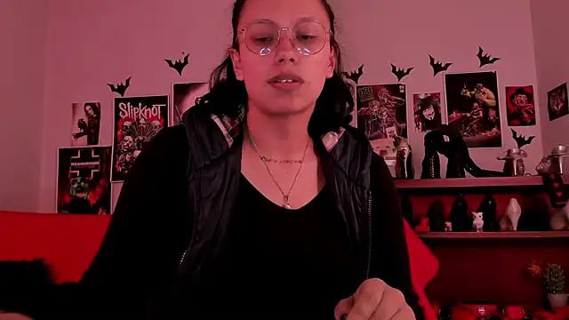 lilith-deveraux online show from June 20, 5:05 pm
