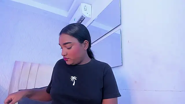 kayna gomez online show from February 20, 7:37 pm