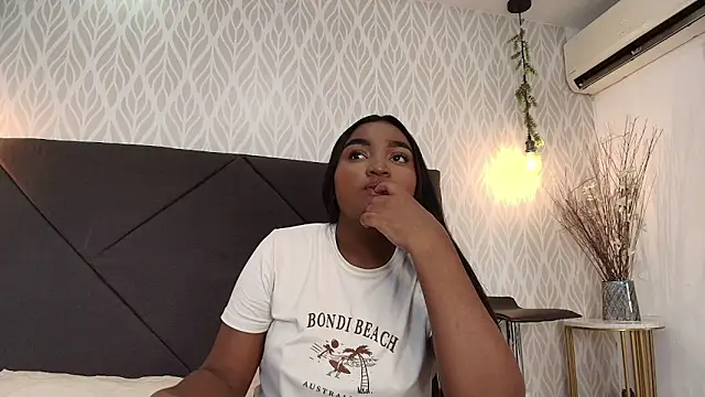 kayna gomez online show from February 12, 7:59 pm