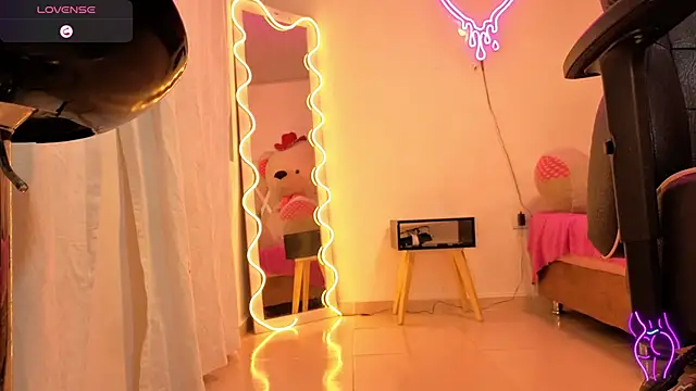 Snapshot of Laylafoxy_tay chatting on October 6, 3:12 am Laylafoxy tay online show from October 6, 3:12 am