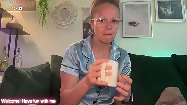 MelodyRoseUk online show from May 19, 8:54 am