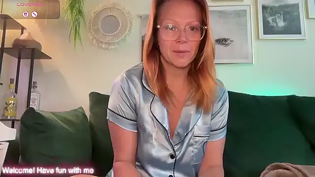 MelodyRoseUk online show from May 17, 8:24 am