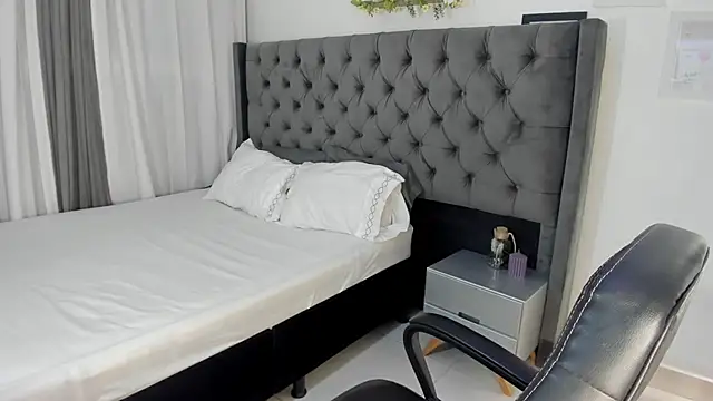 Snapshot of Amiirra_ chatting on September 18, 4:55 am Amiirra  online show from September 18, 4:55 am