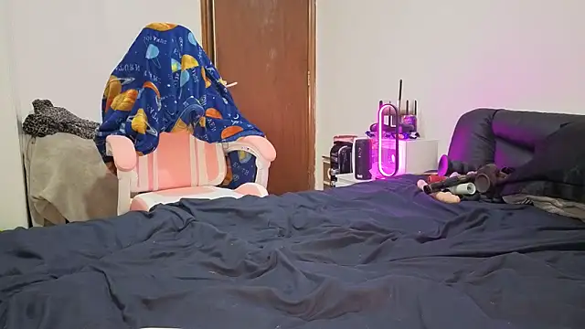 ENGLISHEMILY 69 online show from February 13, 10:44 pm