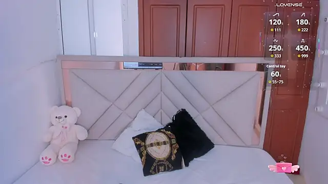 zulyjones online show from May 1, 1:03 pm
