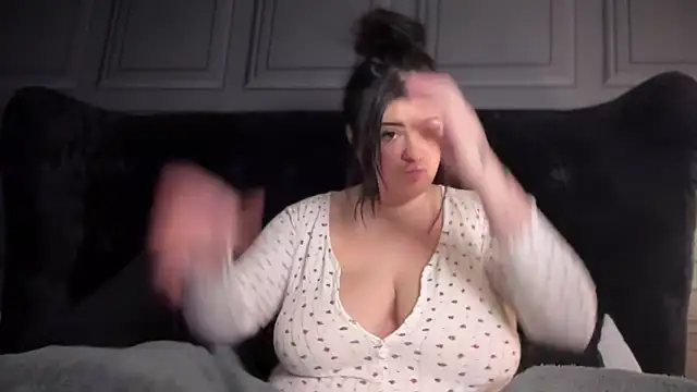 curvybabesx1 online show from December 5, 12:39 pm